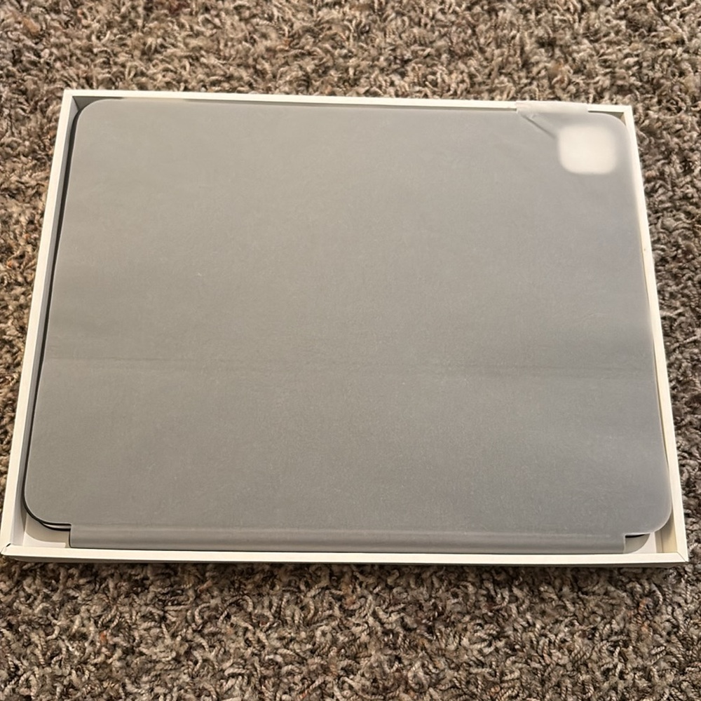 Apple 13" Magic Keyboard for iPadPro 2024-M4- BLACK MWR53LL/A *EXCELLENT* - Picture 4 of 7